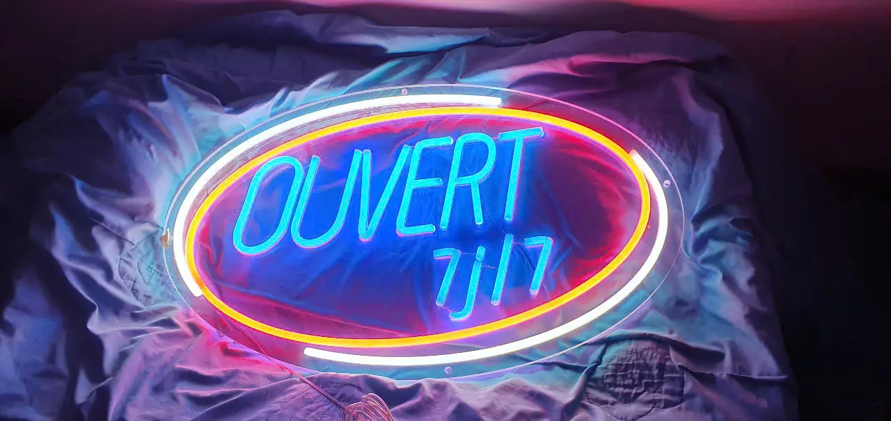 enseigne lumineuse personnalisée pour boutique